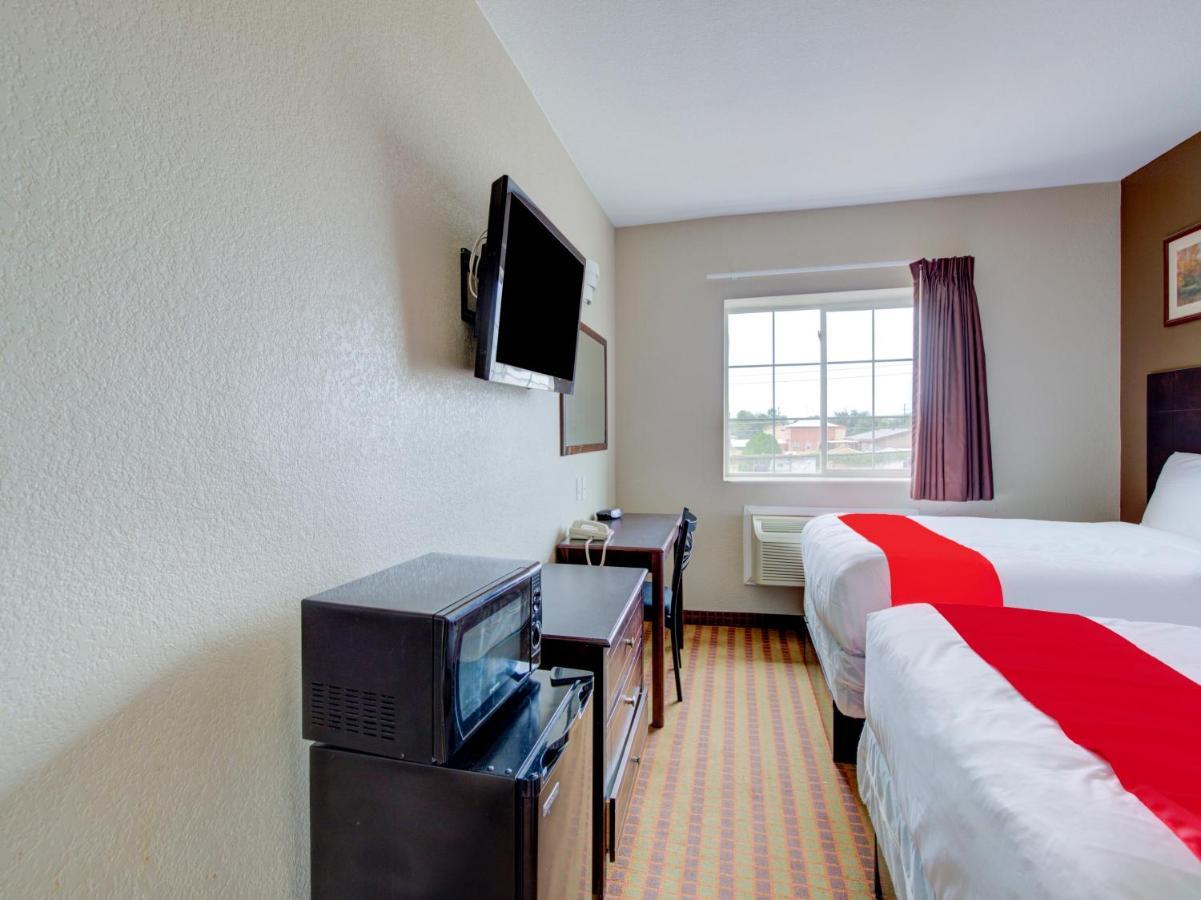Hotel Dilley Grand ภายนอก รูปภาพ