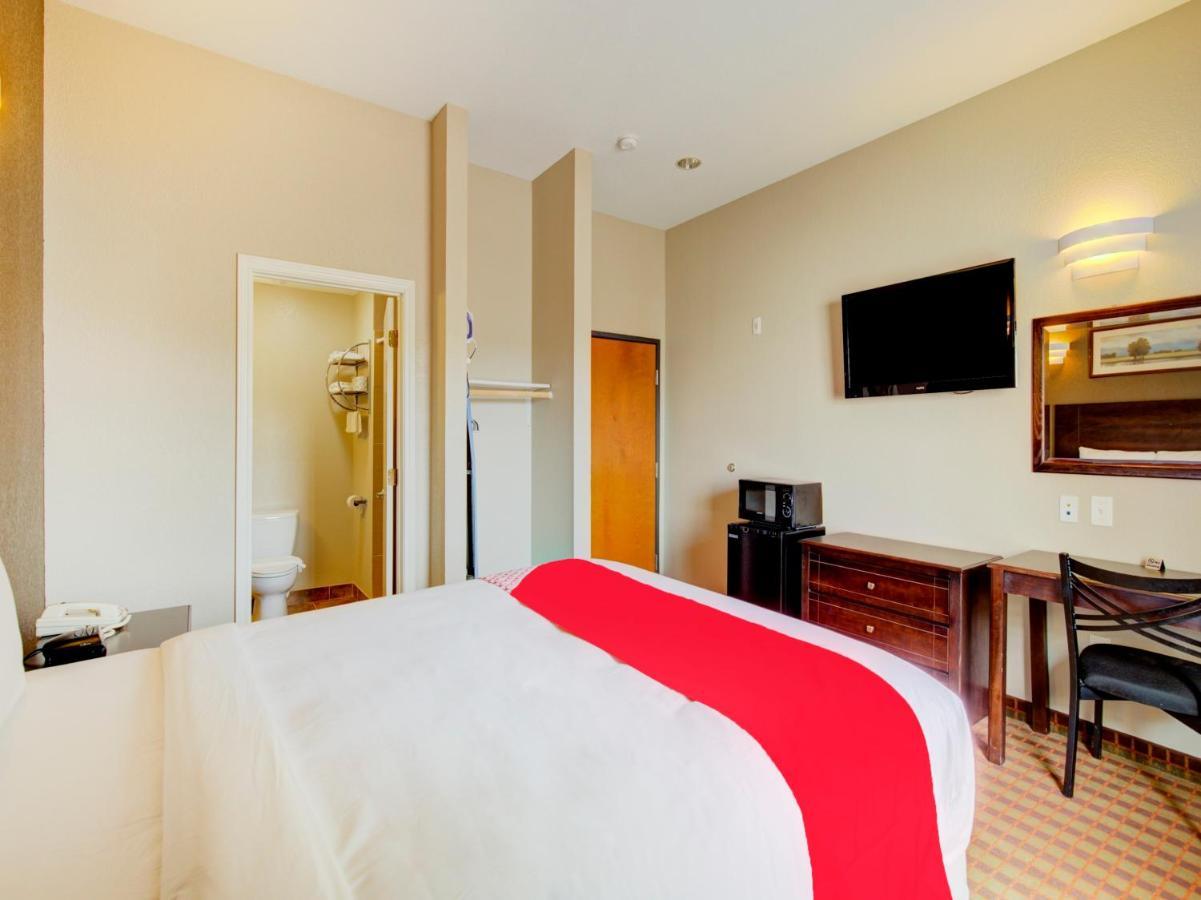 Hotel Dilley Grand ภายนอก รูปภาพ