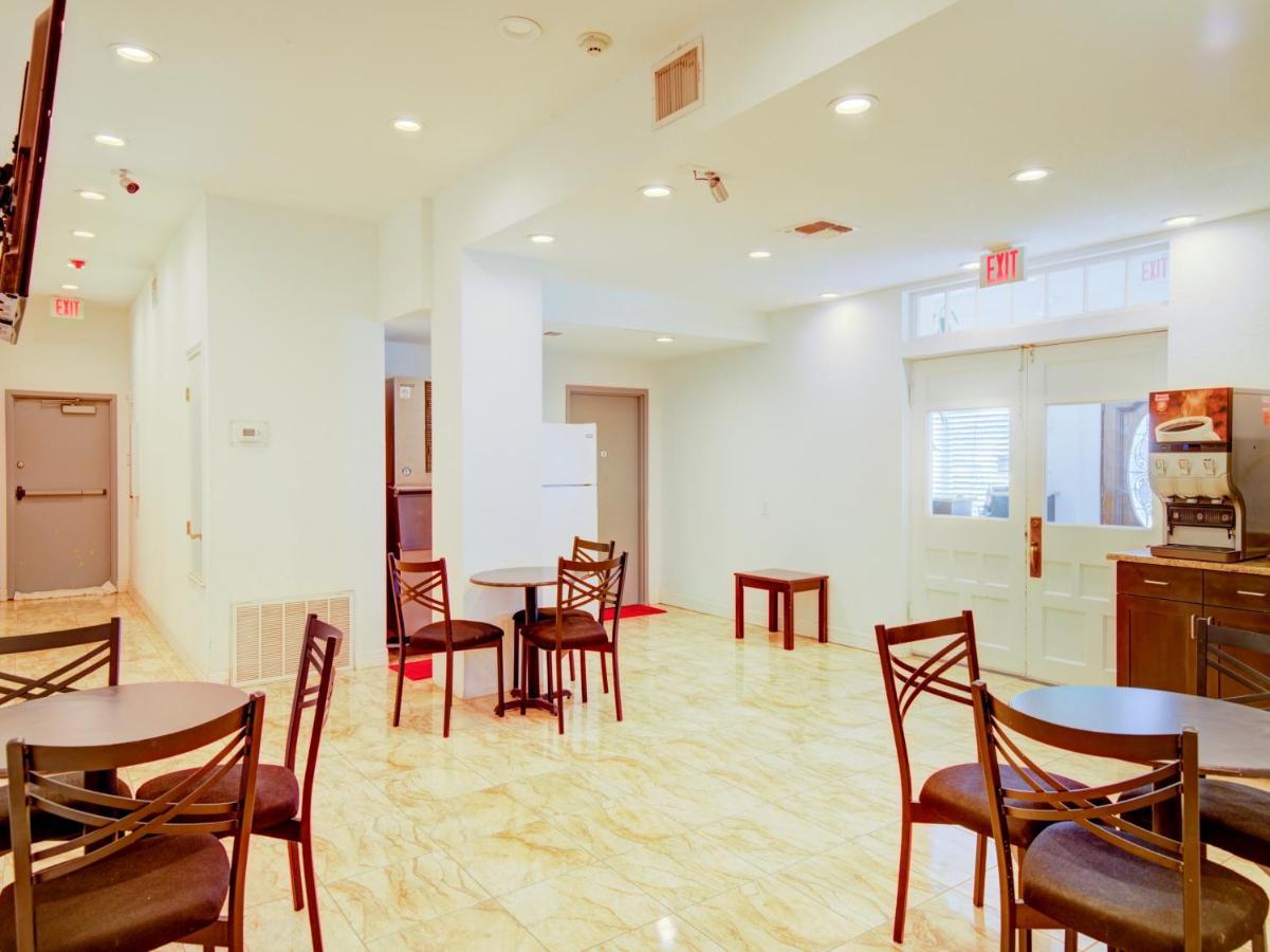 Hotel Dilley Grand ภายนอก รูปภาพ