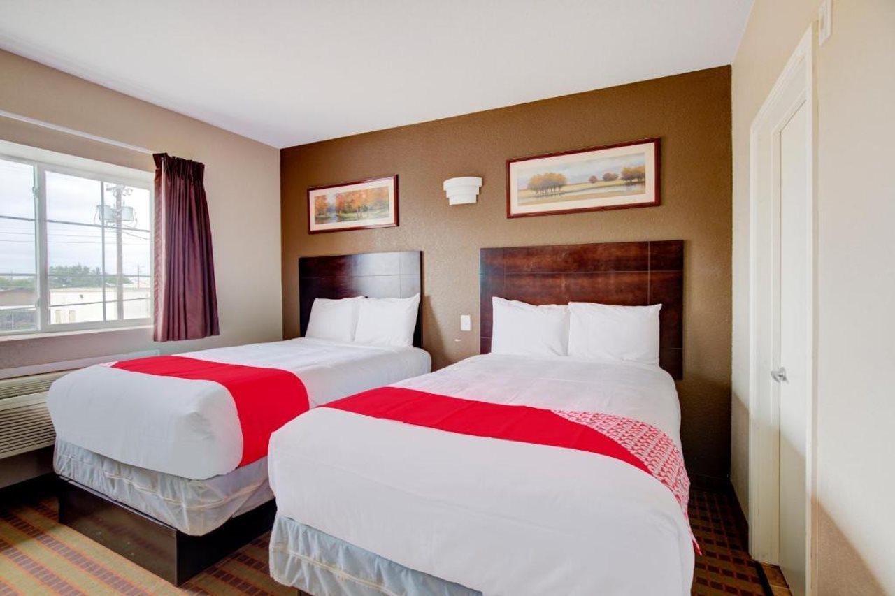 Hotel Dilley Grand ภายนอก รูปภาพ