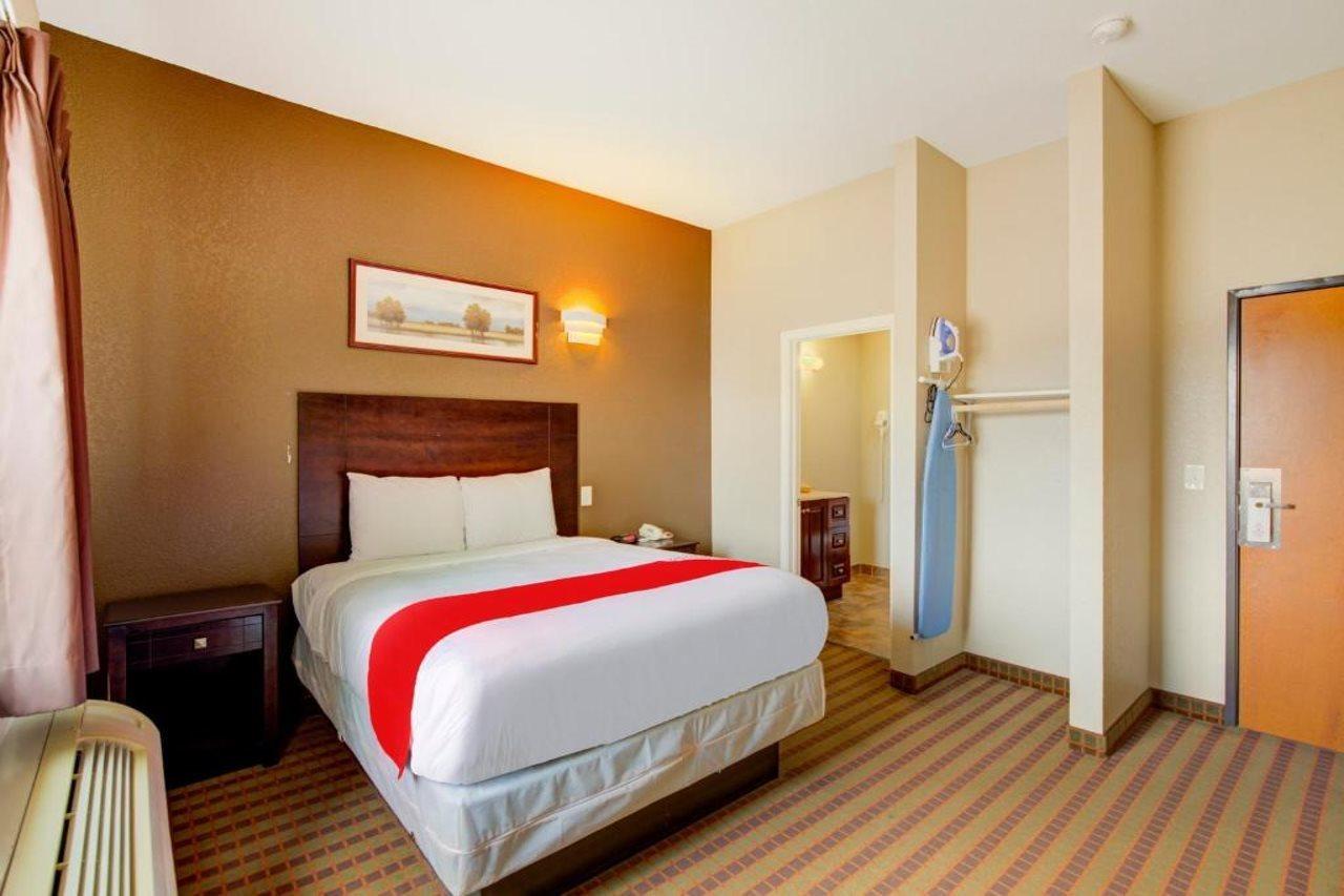 Hotel Dilley Grand ภายนอก รูปภาพ