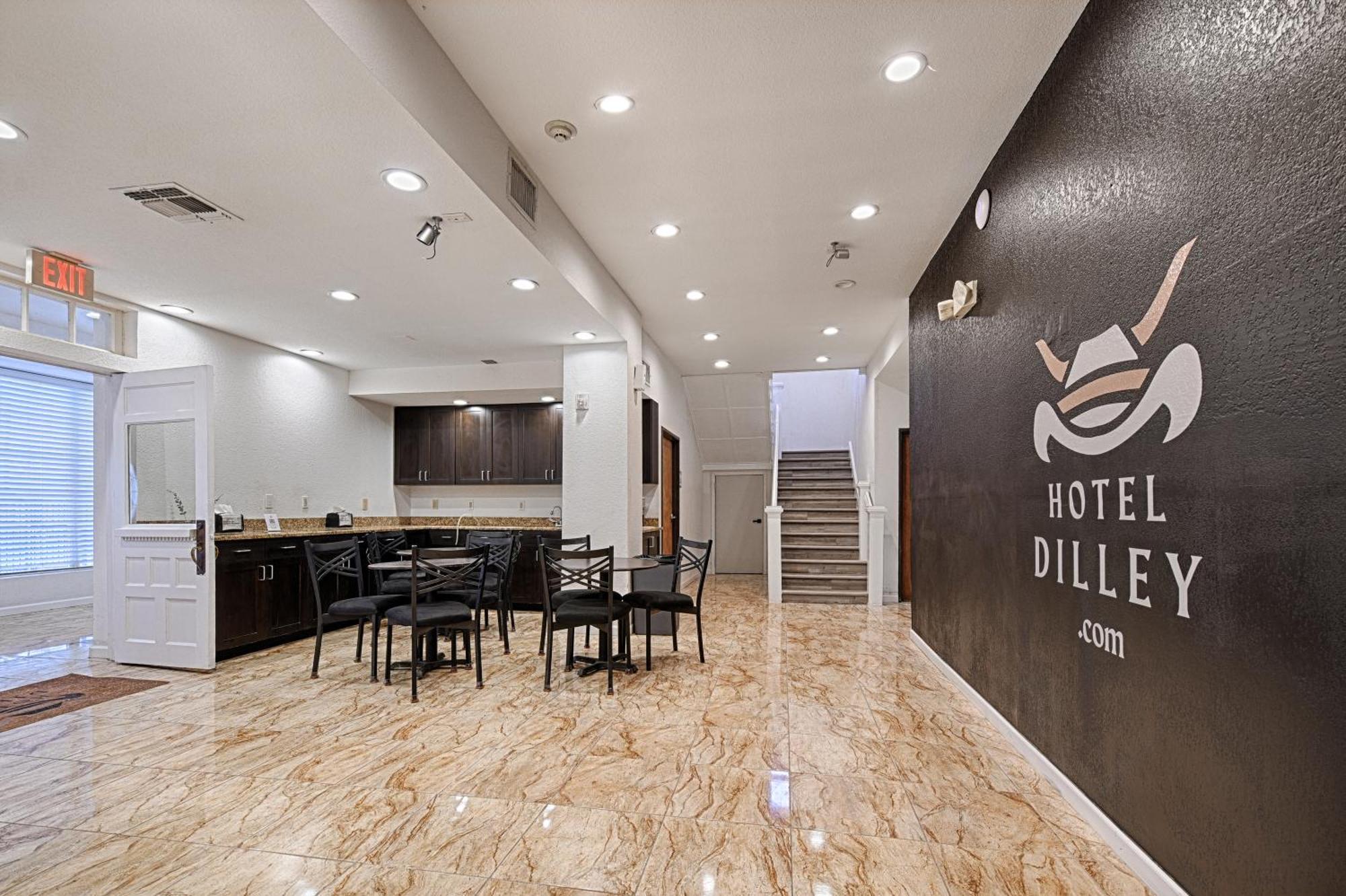 Hotel Dilley Grand ภายนอก รูปภาพ